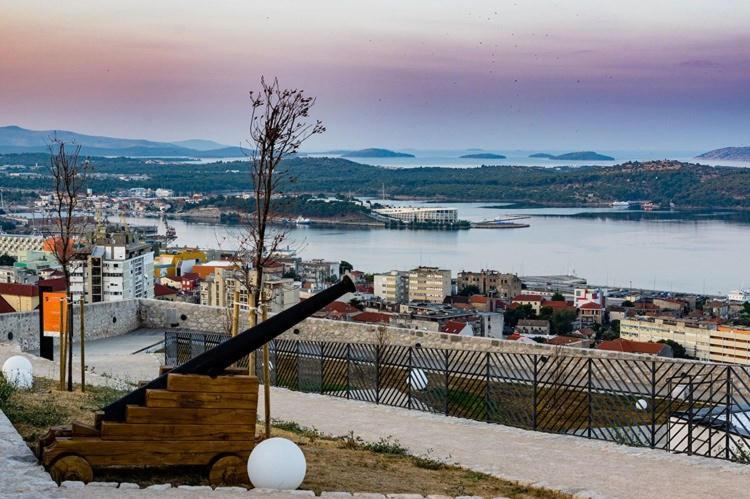 N & D Appartement Šibenik Buitenkant foto